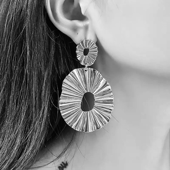 🌺silver leaf Punk statement drop earring - Picture 1 of 12